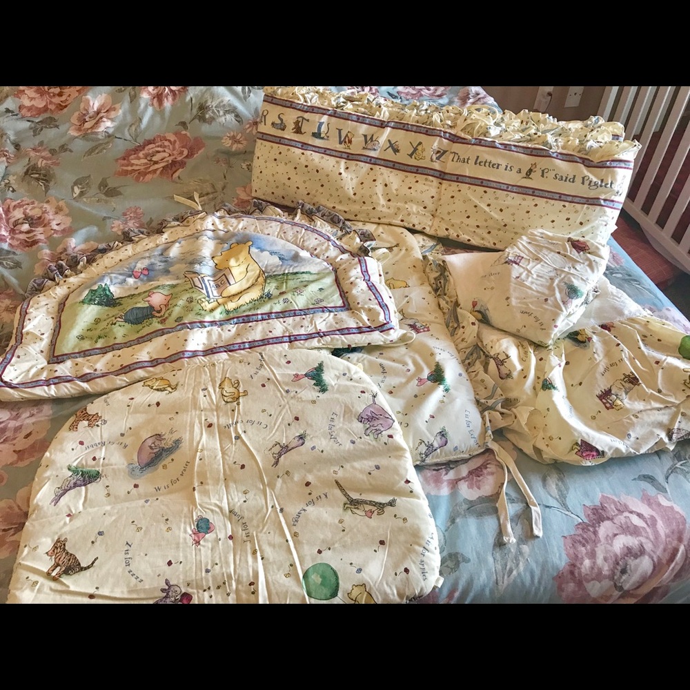 Vintage Winnie the Pooh Crib Set.